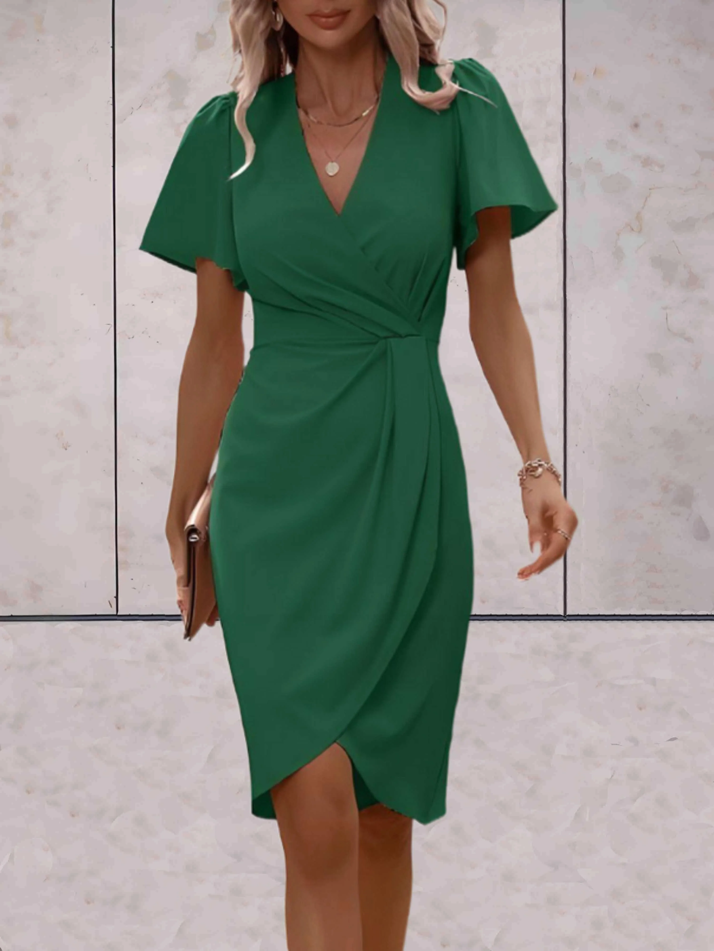 Wikkeljurk met V-Hals – Elegante Midi met Vlindermouwen