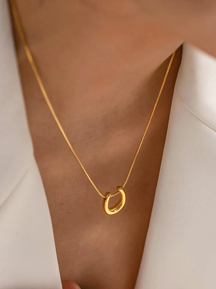 Dames ketting met ovale open hanger – Minimalistische halsketting met gladde afwerking
