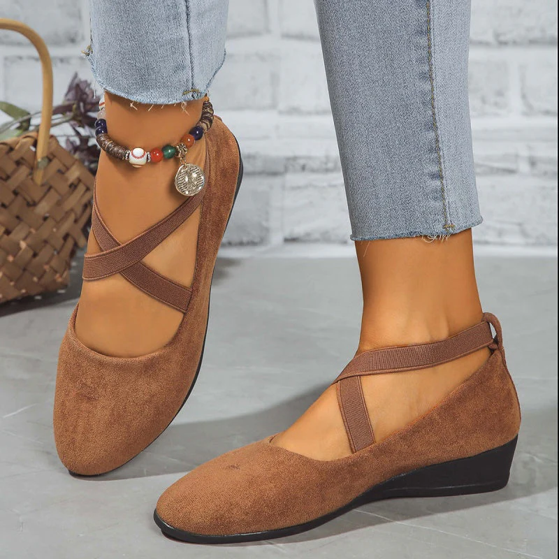 Dames instapschoenen met kruisband – Suède-look ballerina’s met sleehak