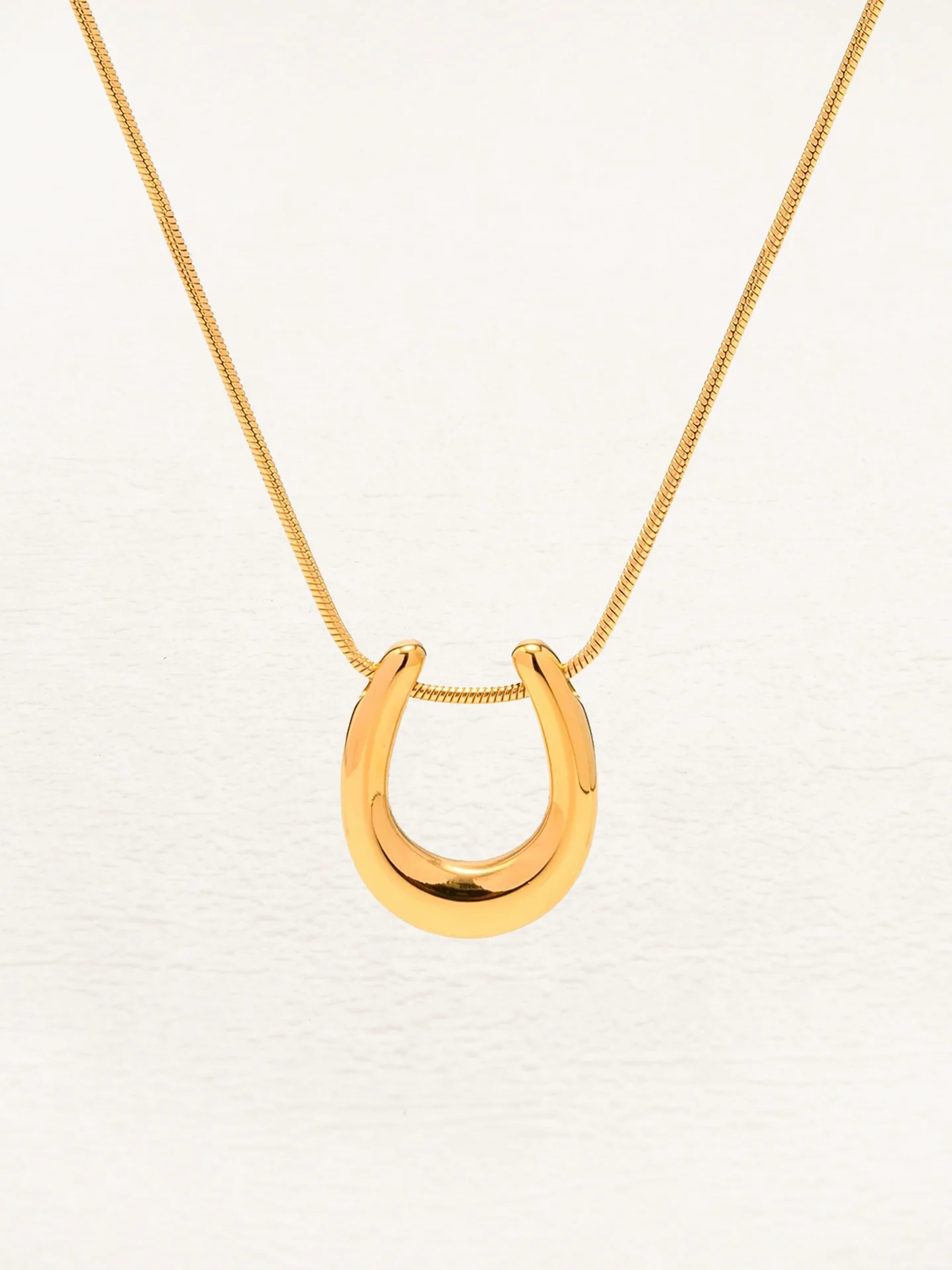 Dames ketting met ovale open hanger – Minimalistische halsketting met gladde afwerking