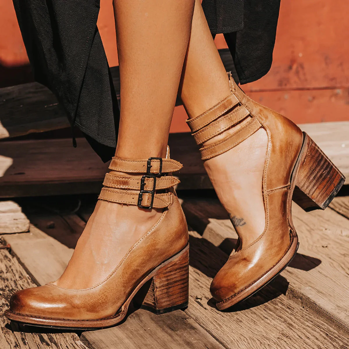 Dames enkellaarsjes met blokhak – Vintage design met gespsluiting