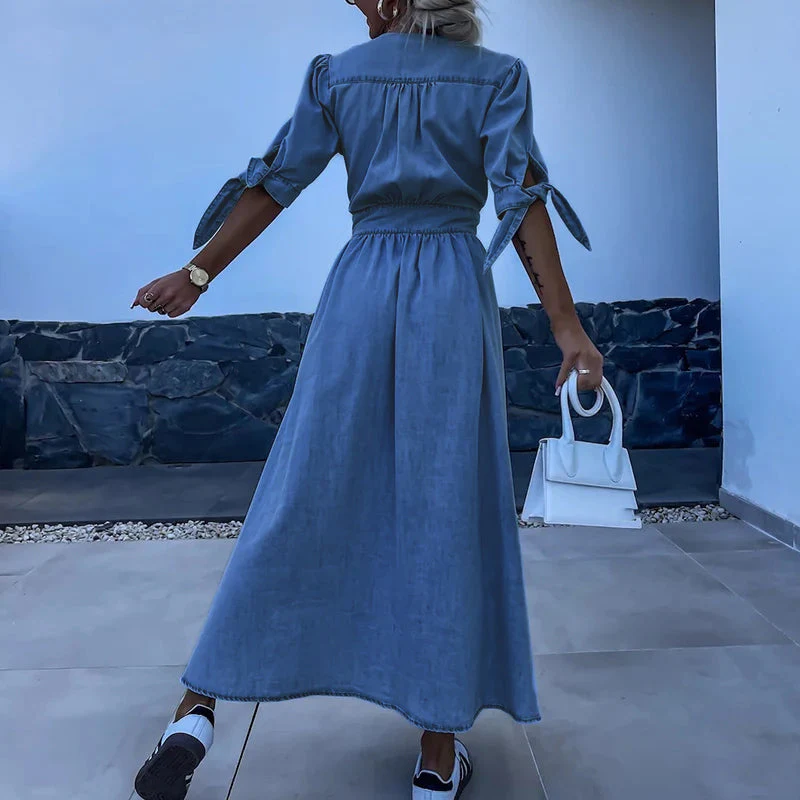 Denim maxi jurk – Doorknoopmodel met strikmouwen