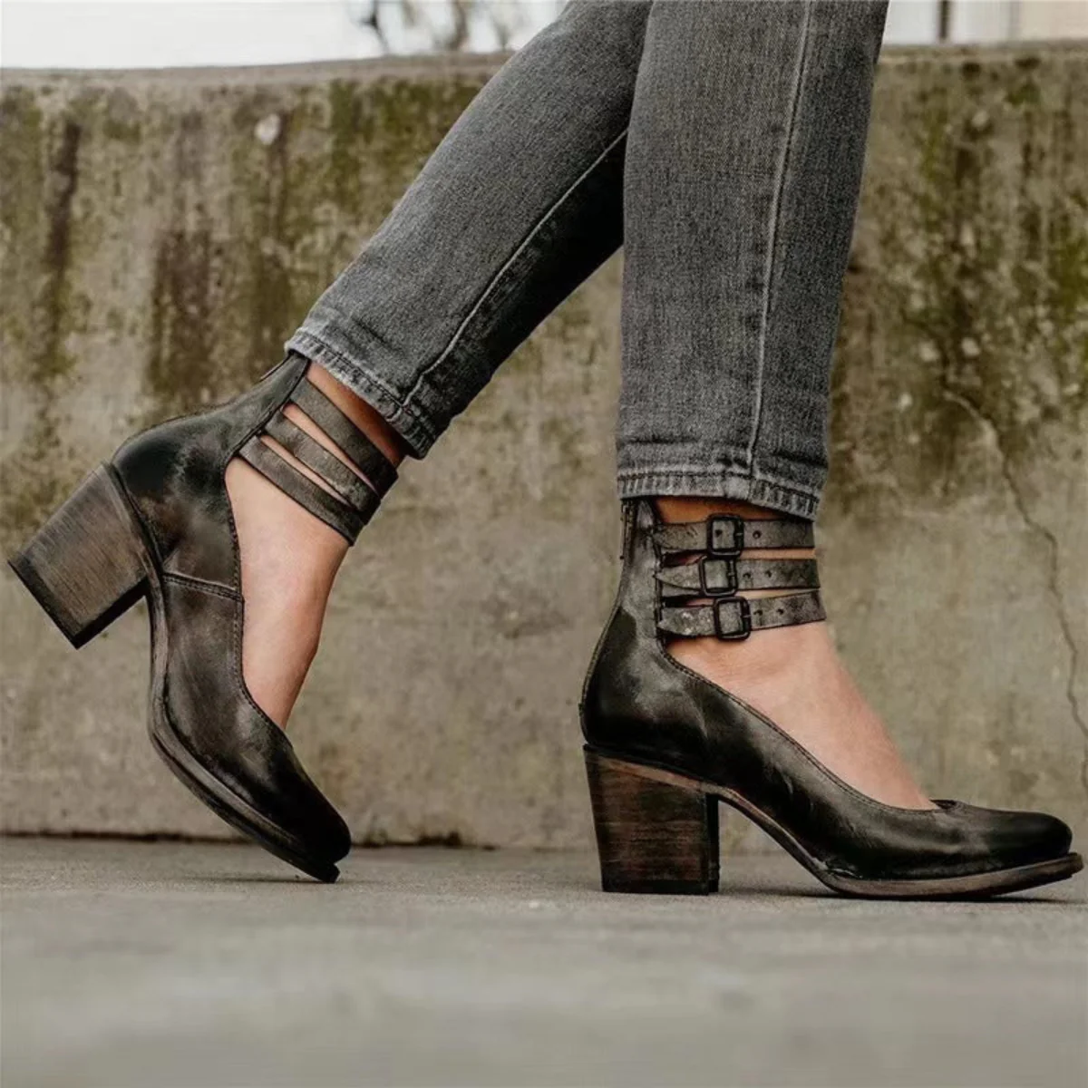Dames enkellaarsjes met blokhak – Vintage design met gespsluiting