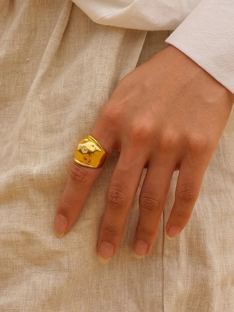 Dames brede ring met reliëf – Statement ring met hamerslag-effect
