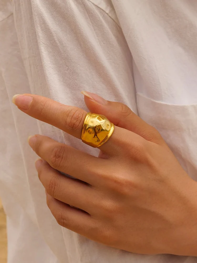 Dames brede ring met reliëf – Statement ring met hamerslag-effect