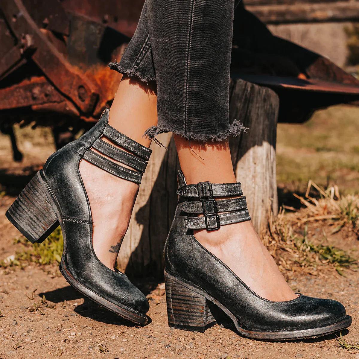 Dames enkellaarsjes met blokhak – Vintage design met gespsluiting