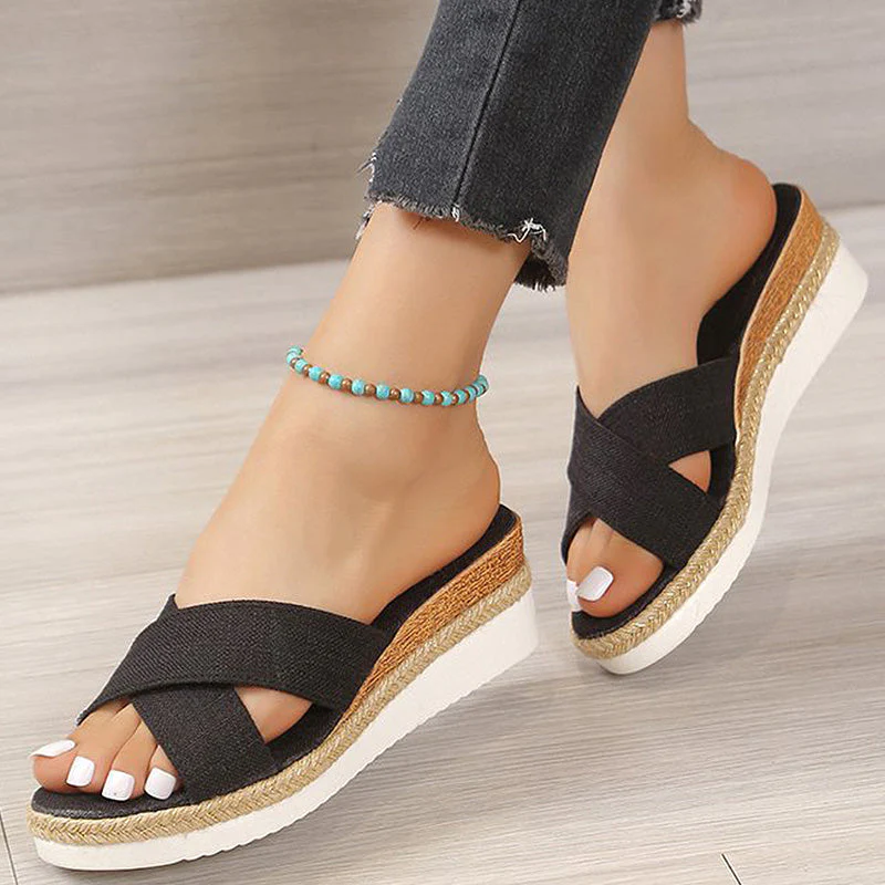 Dames Plateau Slippers – Kruisband Design met Gevlochten Detail en Witte Zool