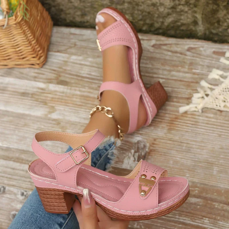 Dames Sandalen met Hak – Gespsluiting en Decoratief Neusdetail