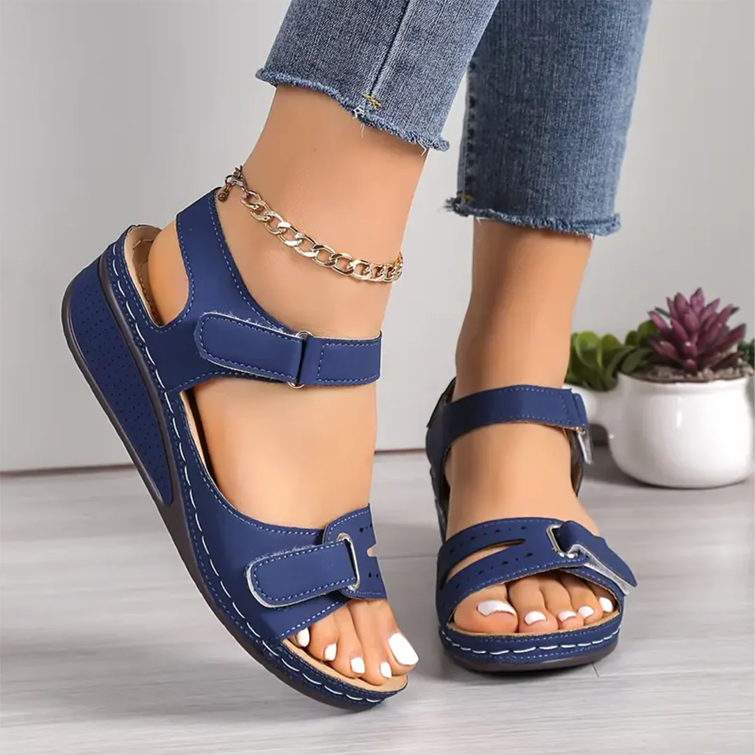 Dames sandalen met klittenbandsluiting – Verstelbare open sandalen met sleehak