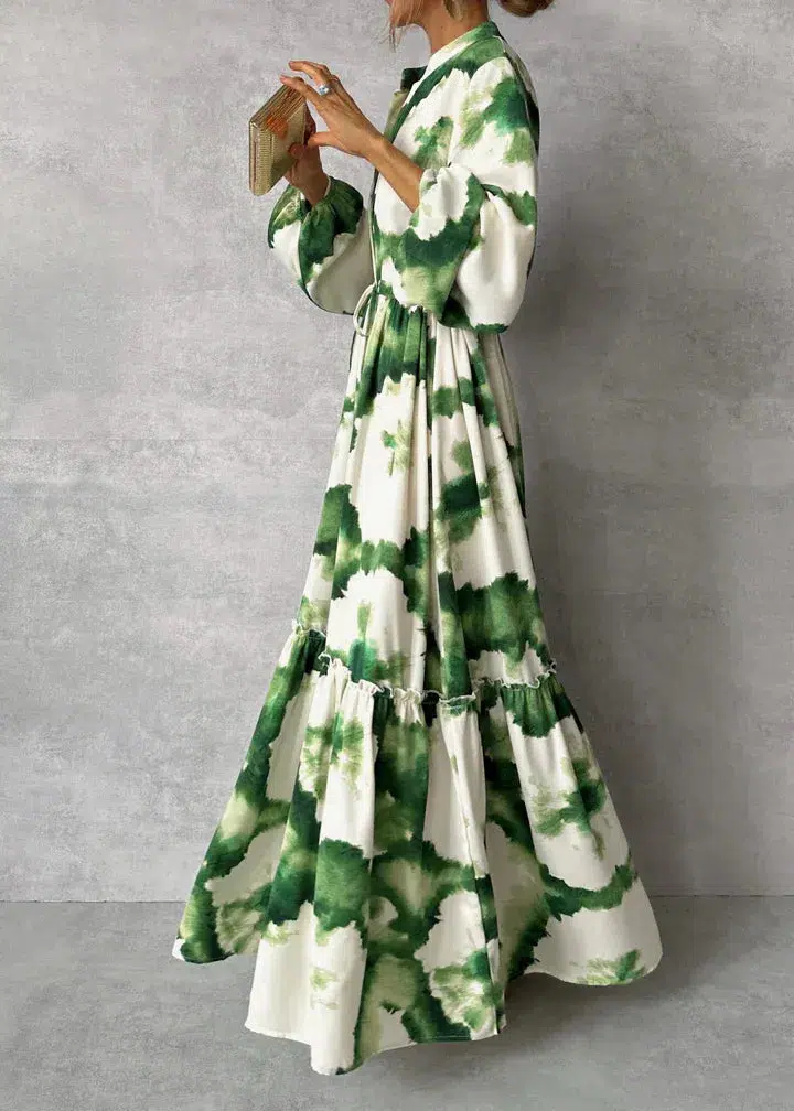 Lange damesjurk met print – Losvallend model met taillekoord en V-hals