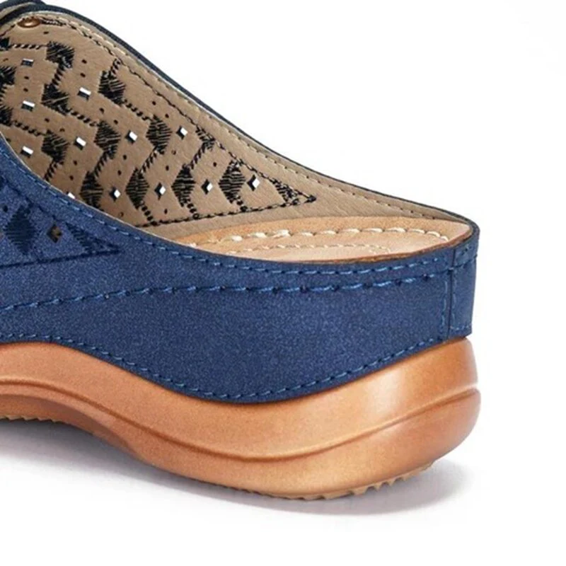 Dames Instap Slippers – Geperforeerd Design met Sleehak en Comfortzool