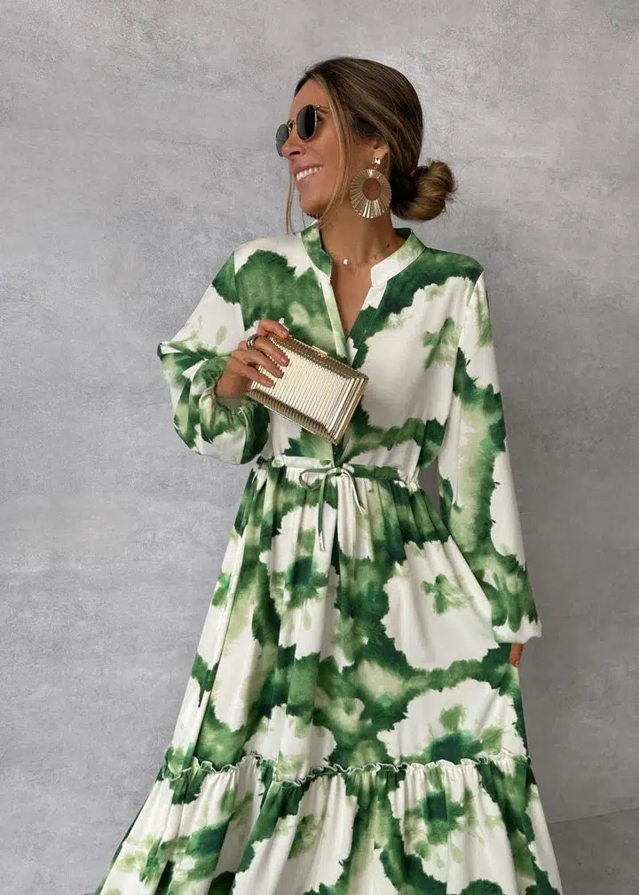 Lange damesjurk met print – Losvallend model met taillekoord en V-hals