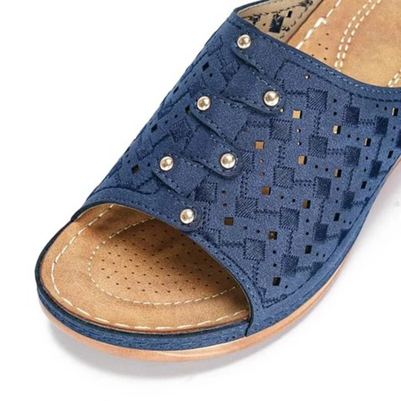 Dames Instap Slippers – Geperforeerd Design met Sleehak en Comfortzool