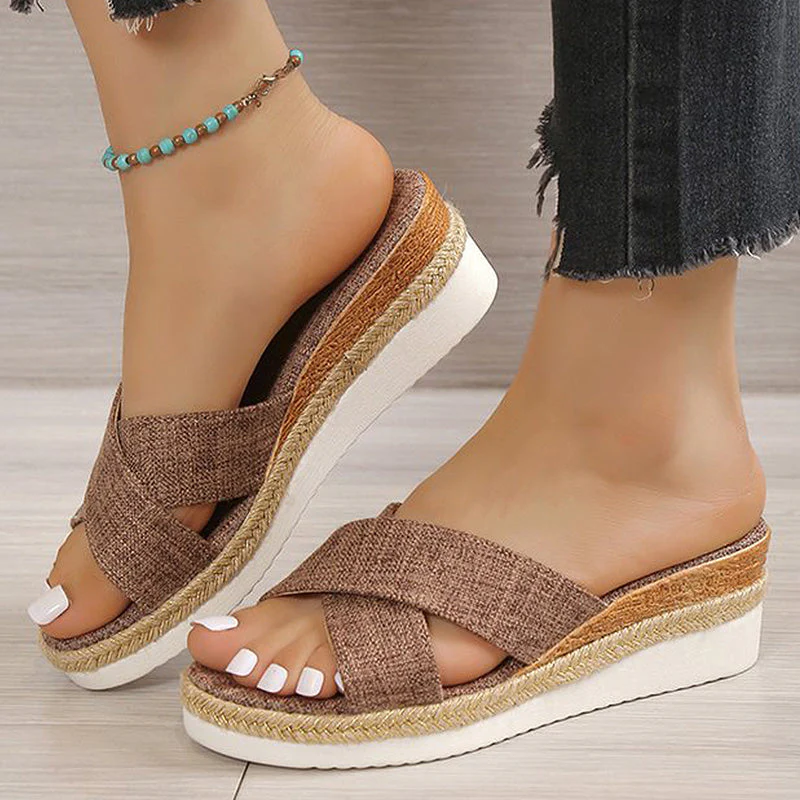 Dames Plateau Slippers – Kruisband Design met Gevlochten Detail en Witte Zool