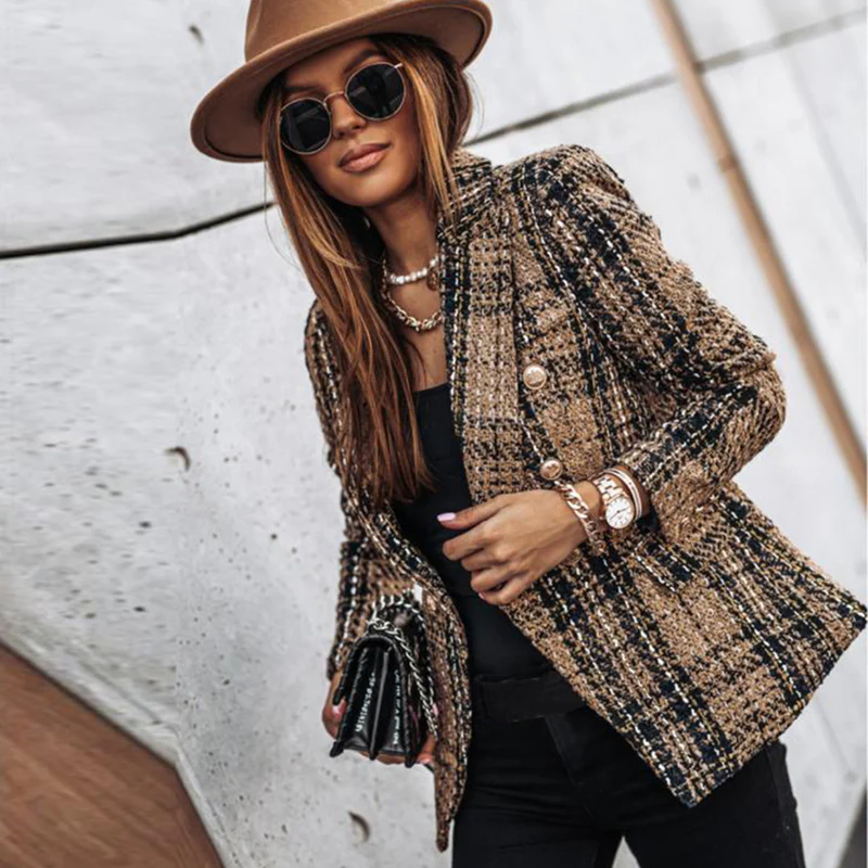 Claire – Bouclé Blazer met Goudkleurige Knopen