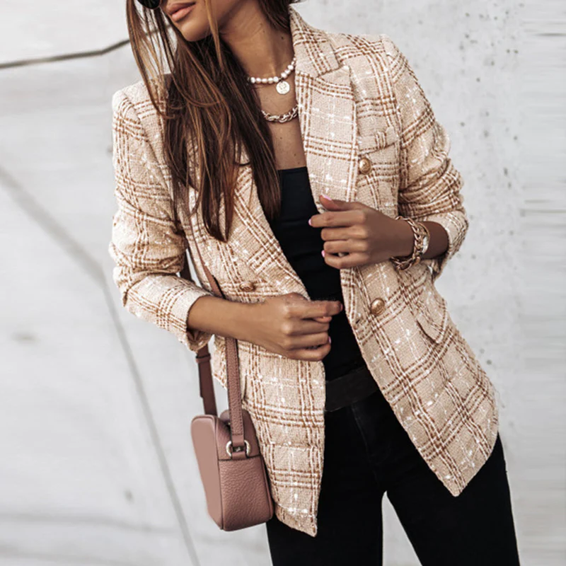 Claire – Bouclé Blazer met Goudkleurige Knopen