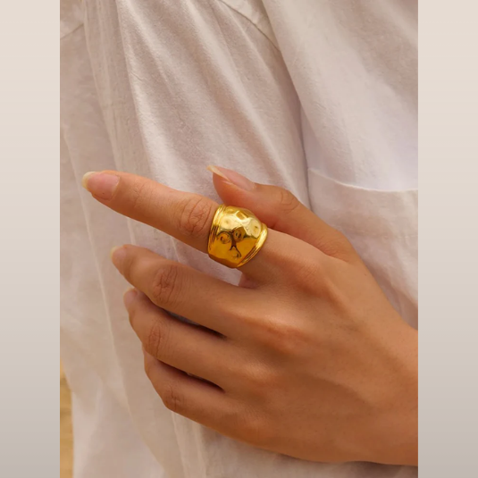 Dames brede ring met reliëf – Statement ring met hamerslag-effect