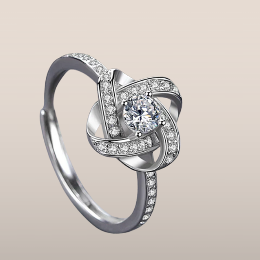 Dames Ring – Gevlochten Ring met Strasssteen en Glanzende Afwerking