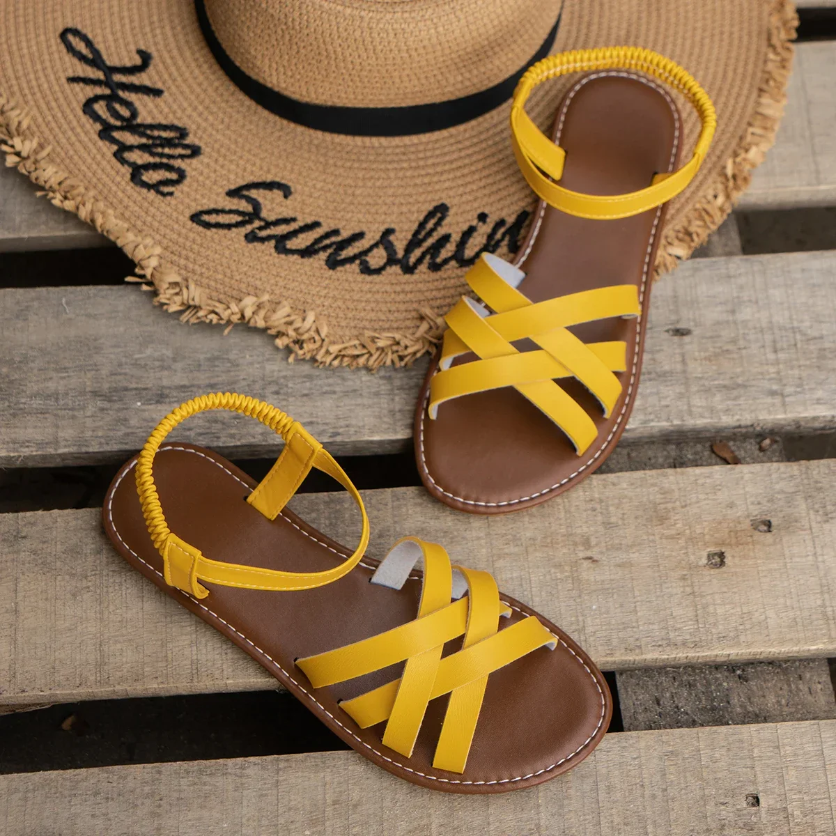 Lina – Sandalen met Gekruiste Bandjes en Elastische Enkelband