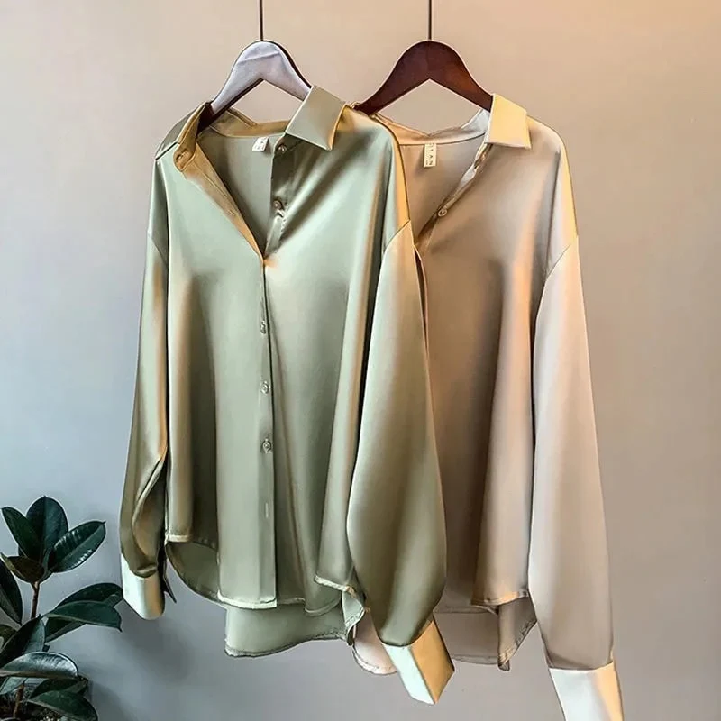 Maud – Satijnen Blouse met Knoopsluiting
