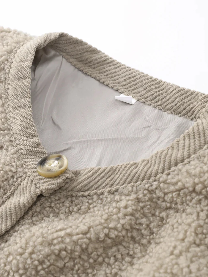 Tess – Teddy Vest met Goudkleurige Knopen