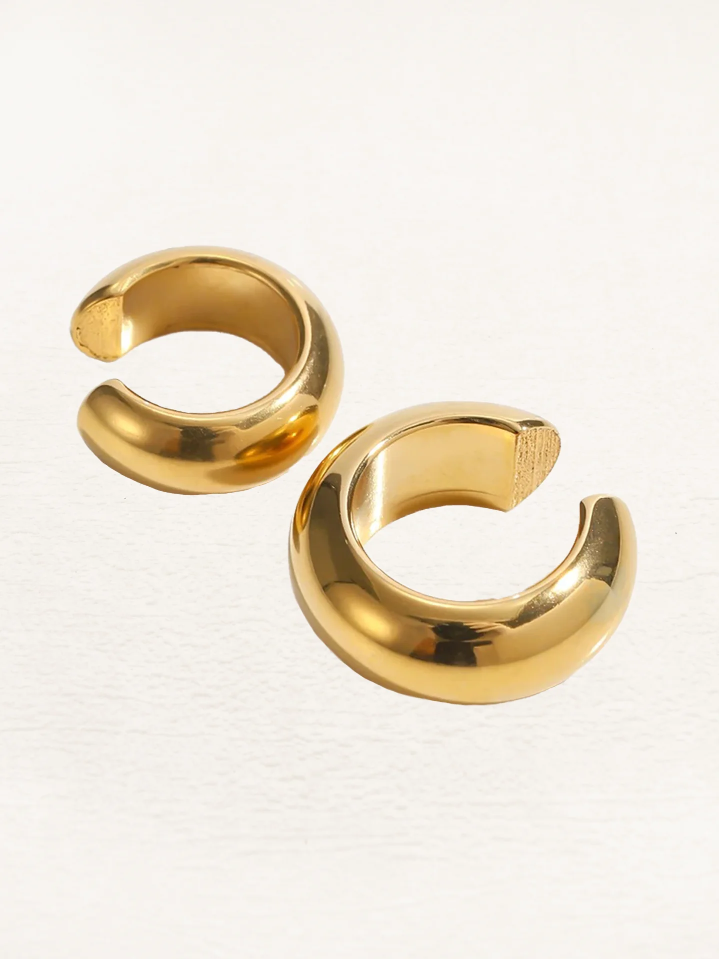 Dames oorringen en ear cuffs set – Volumineuze glanzende oorbellen zonder gaatjes