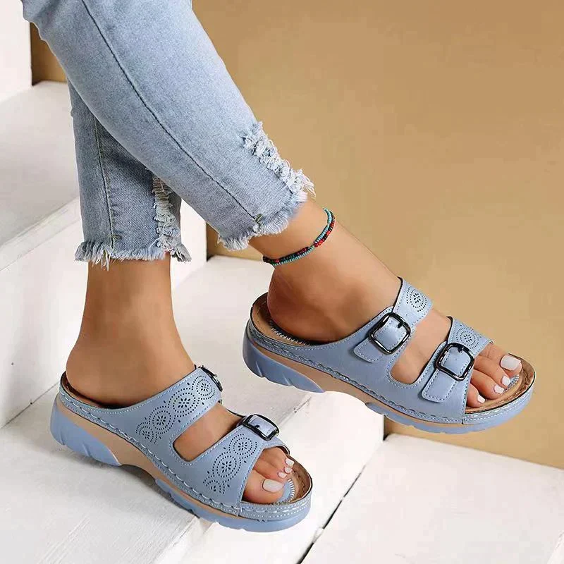 Sandalen – Instapmodel met verstelbare gespen en geperforeerd detail