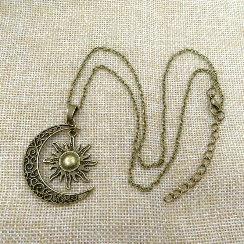 Dames Ketting – Zon en Maan Hanger met Filigraan Detail