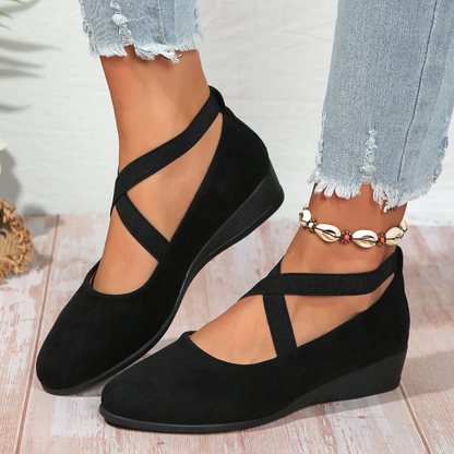 Dames instapschoenen met kruisband – Suède-look ballerina’s met sleehak