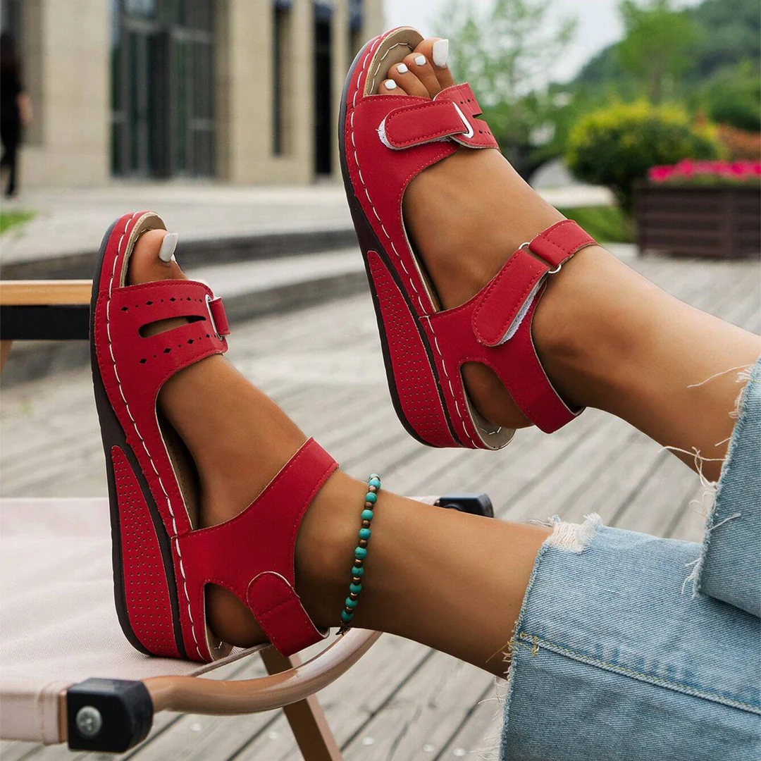Dames sandalen met klittenbandsluiting – Verstelbare open sandalen met sleehak