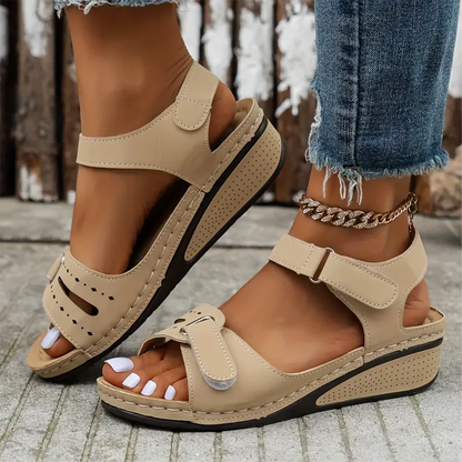Dames sandalen met klittenbandsluiting – Verstelbare open sandalen met sleehak