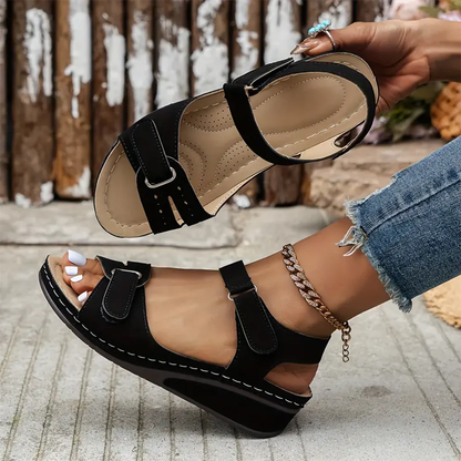 Dames sandalen met klittenbandsluiting – Verstelbare open sandalen met sleehak