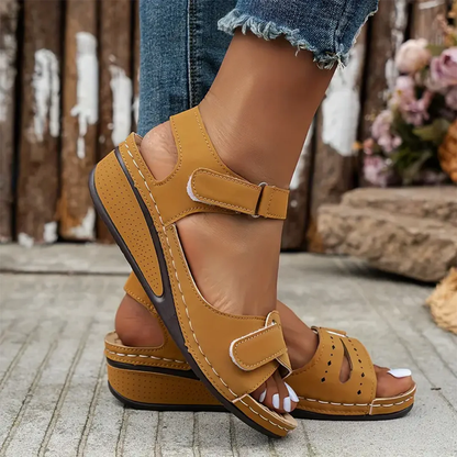 Dames sandalen met klittenbandsluiting – Verstelbare open sandalen met sleehak