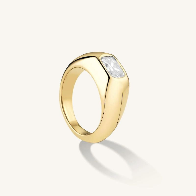 Dames Ring – Rechthoekige Steen in Massieve Band
