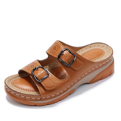 Sandalen – Instapmodel met verstelbare gespen en geperforeerd detail