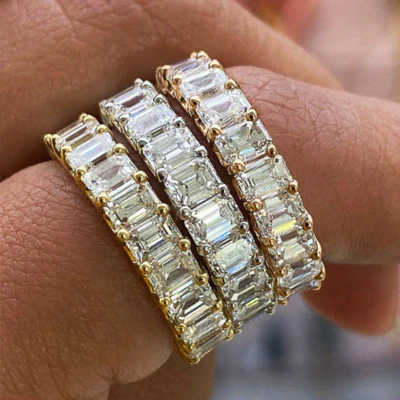 Dames Ring – Volledig Bezet met Rechthoekige Zirkonia in Goudkleurige Band