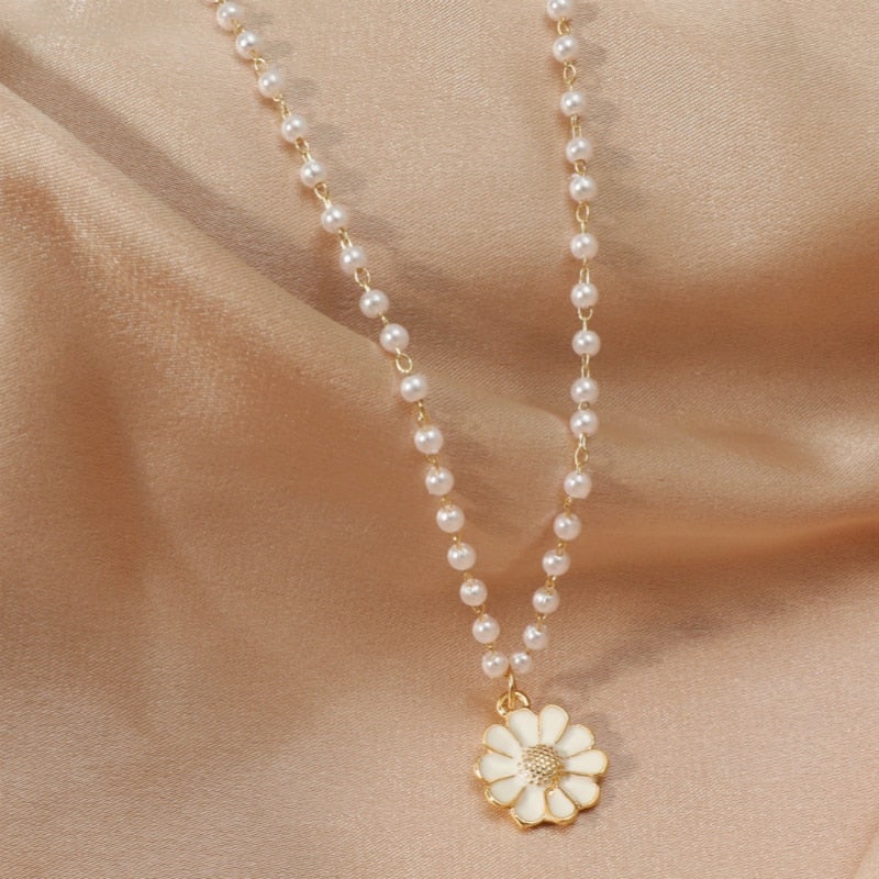 Dames Ketting – Fijn Parelsnoer met Bloemvormige Hanger