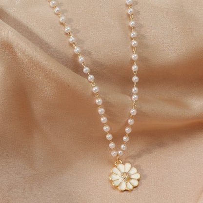 Dames Ketting – Fijn Parelsnoer met Bloemvormige Hanger
