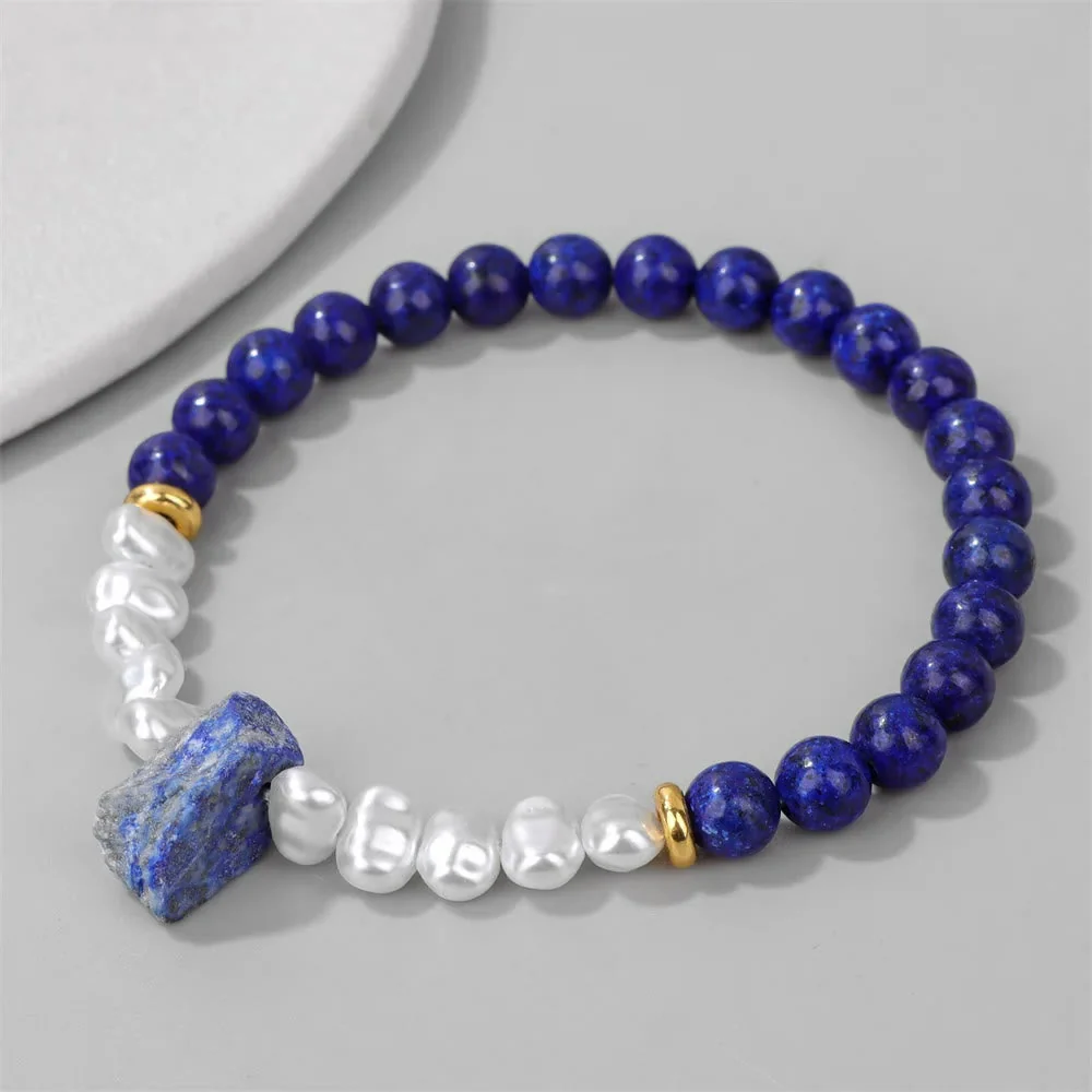 Dames Armband – Elastische Armband met Kruisvormige Natuursteen en Parelaccenten