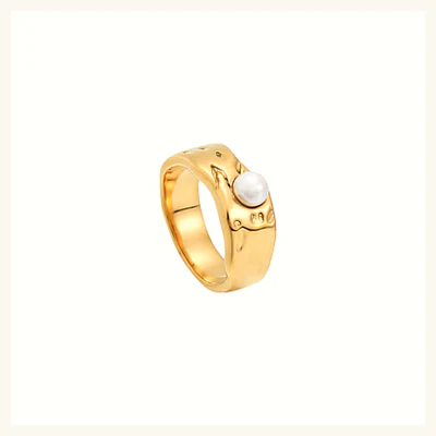 Dames Ring – Goudkleurige Band met Glanzende Parelaccent