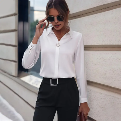 Dames blouse met lange mouwen – Klassieke kraag en metalen detail