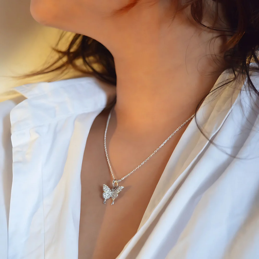 Dames Ketting met Vlinderhanger – Fijn Kettingontwerp met Zirkonia