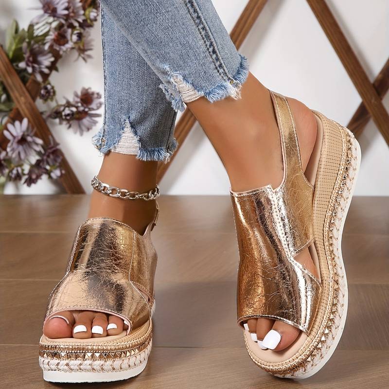 Dames sandalen met sleehak – Open sandaal met plateauzool en verstelbare hielband
