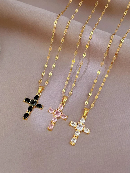 Dames ketting met kruis hanger – Hanger met ingelegde steentjes op grove schakelketting