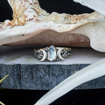 Dames Ring – Maansteen met Dubbele Maansikkel