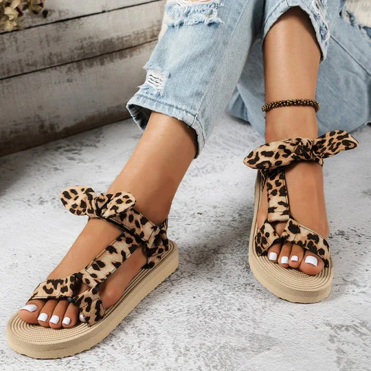 Dames Sandalen met Luipaardprint – Verstelbare Bandjes en Rubberen Zool