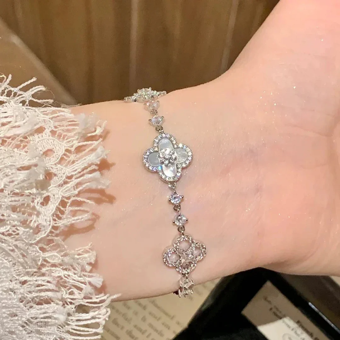 Dames Armband met Bloemen en Kristallen – Verstelbaar Design