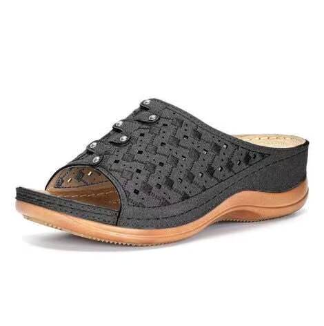 Dames Instap Slippers – Geperforeerd Design met Sleehak en Comfortzool