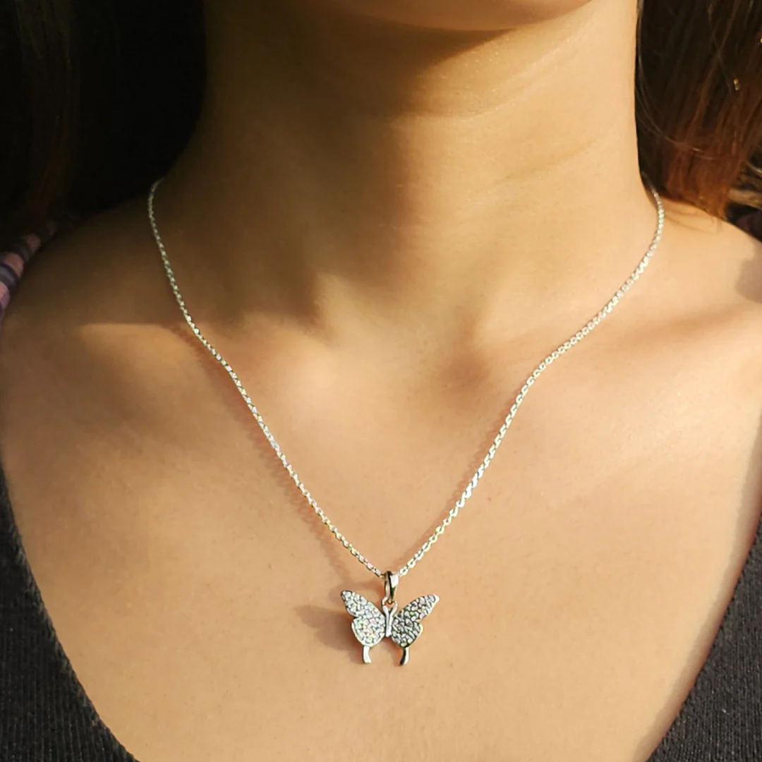 Dames Ketting met Vlinderhanger – Fijn Kettingontwerp met Zirkonia