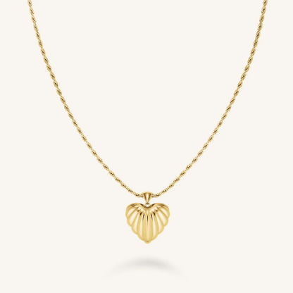 Dames ketting met geribbelde hartvormige hanger – Ronde schakelketting met opvallend middenstuk